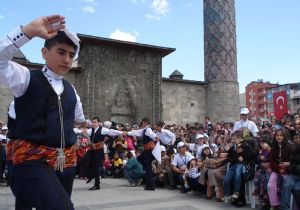 23 Nisan coşkusu dorukta